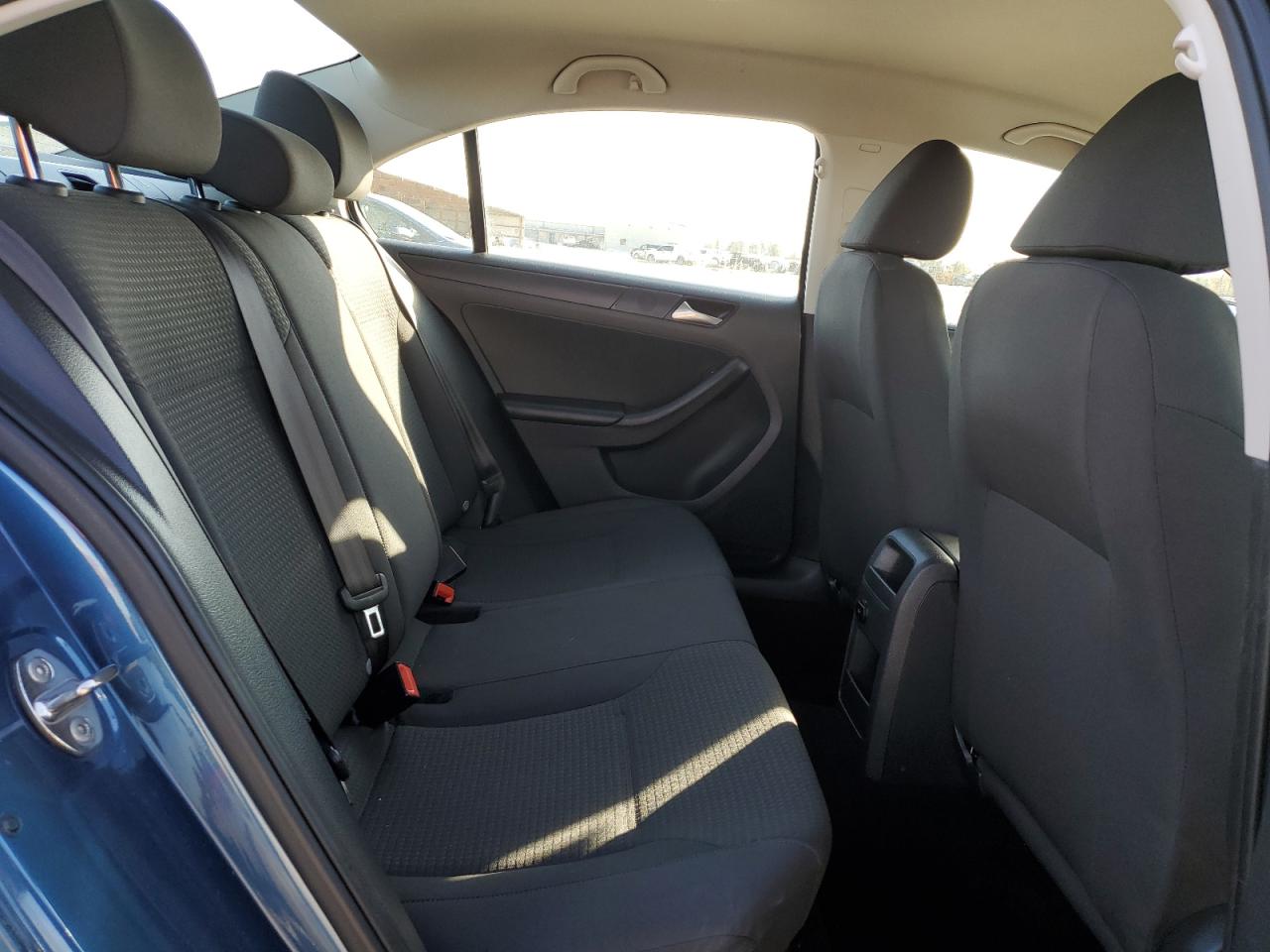 2016 Volkswagen Jetta - Image 11