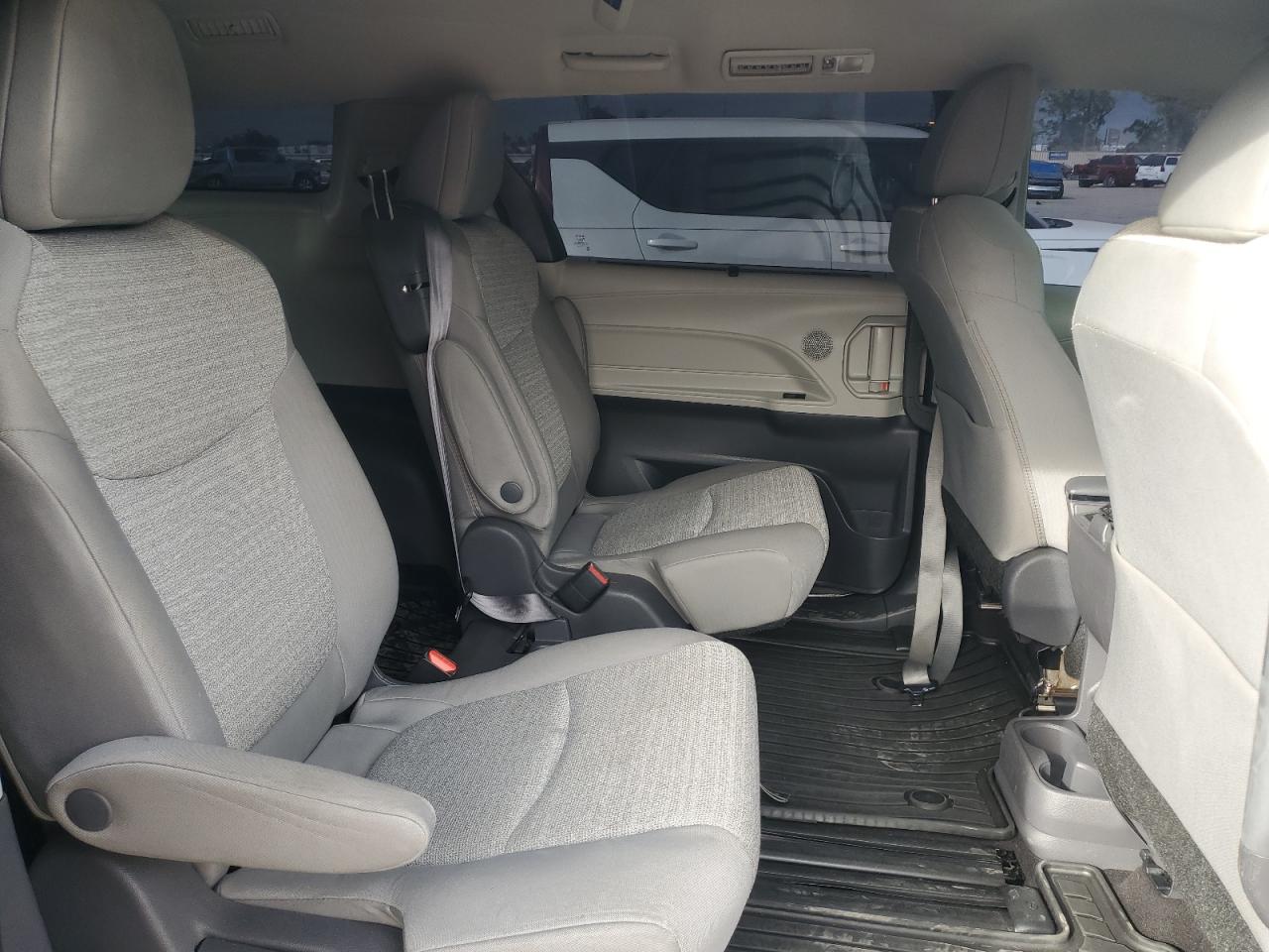 2021 Toyota Sienna - Image 11
