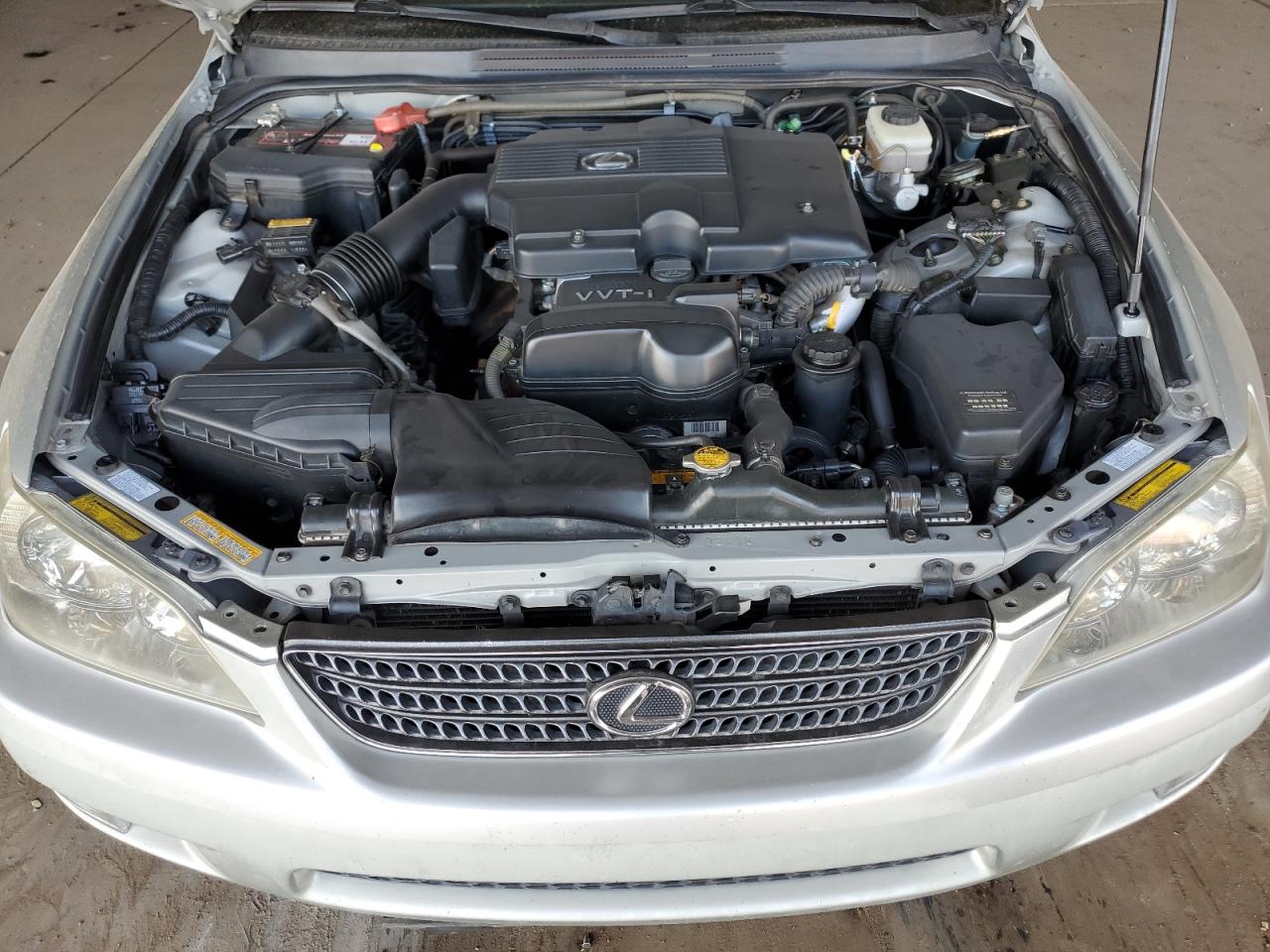 2004 Lexus IS - Image 11
