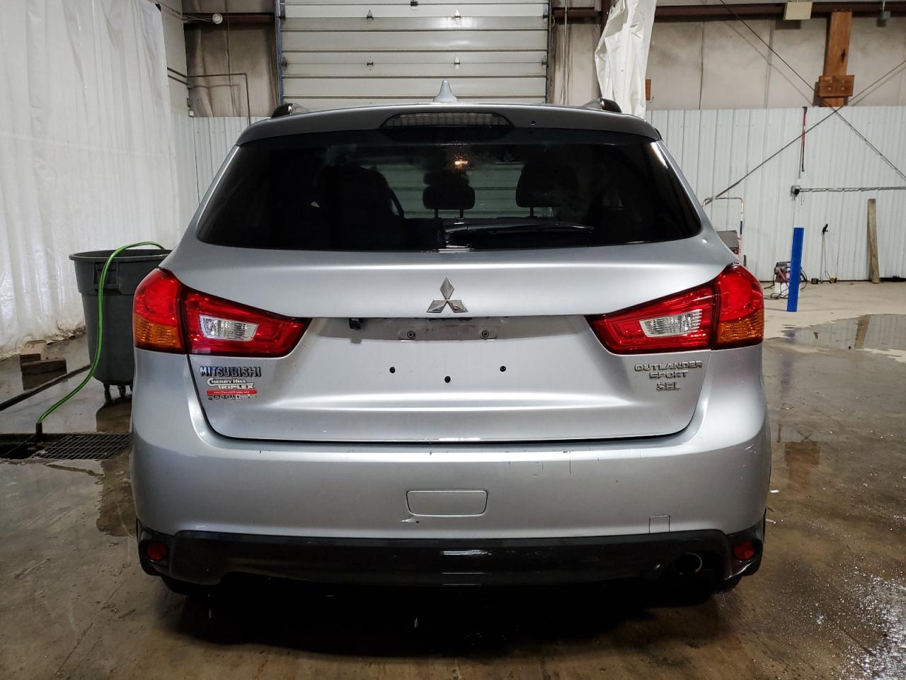 2017 Mitsubishi Outlander - Image 6