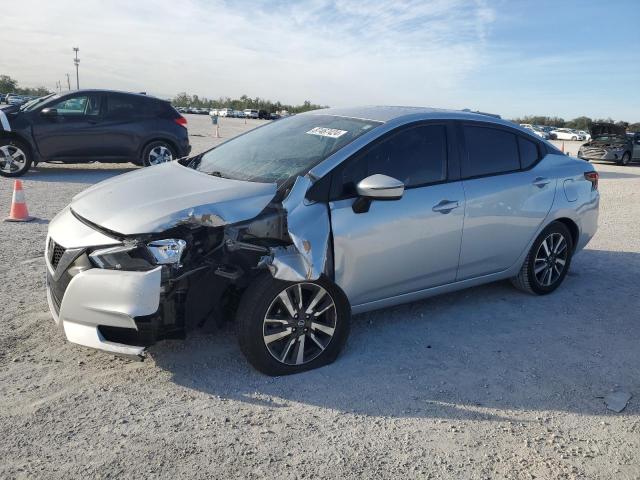  NISSAN VERSA 2021 Сріблястий