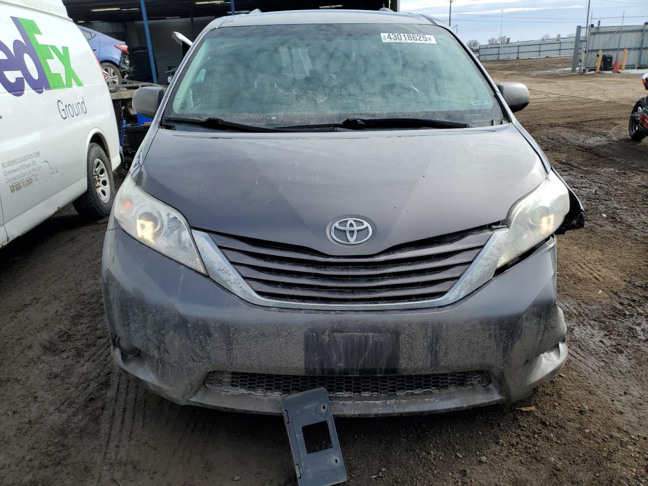 2016 Toyota Sienna - Image 5