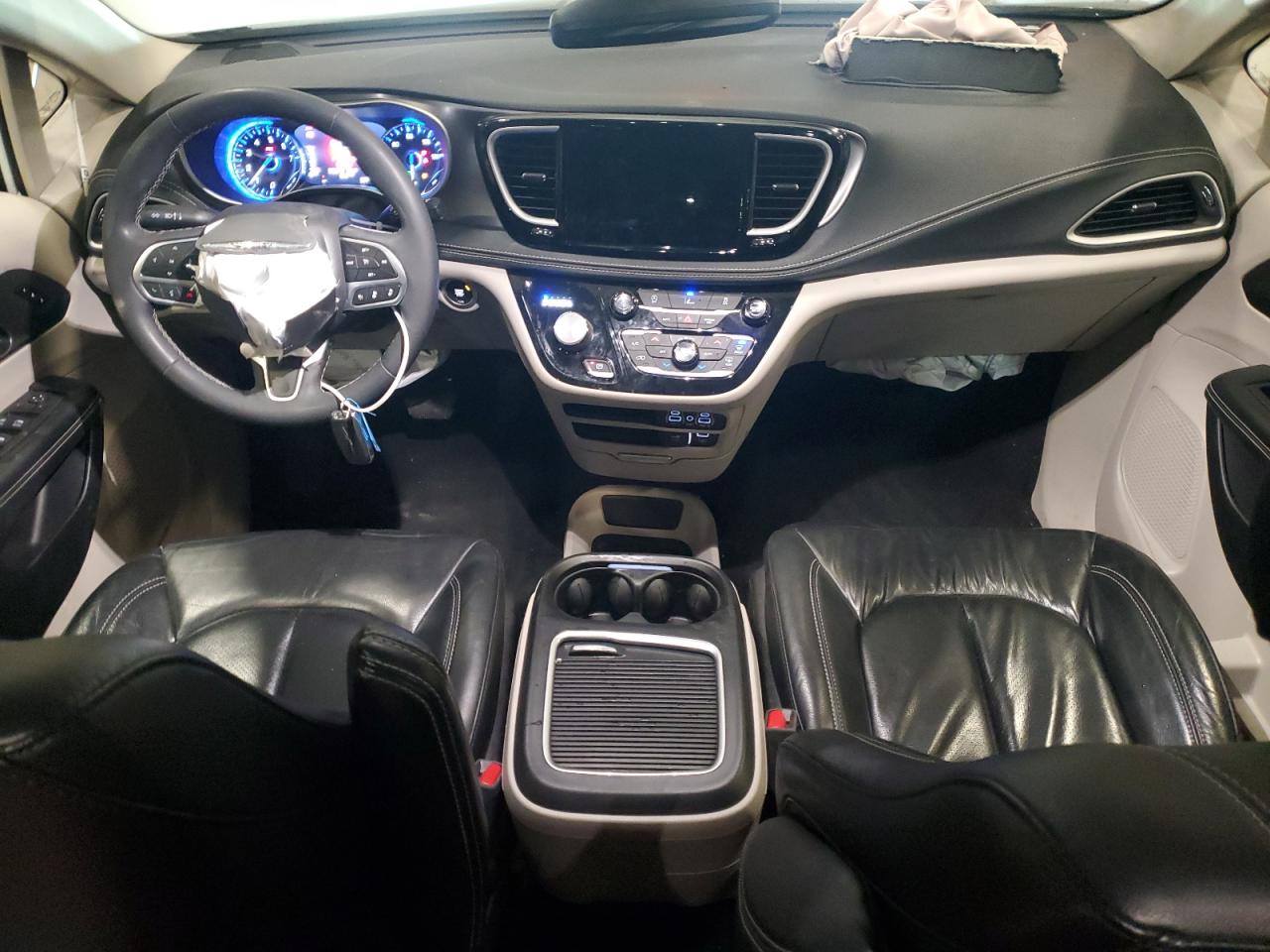 2022 Chrysler Pacifica - Image 8