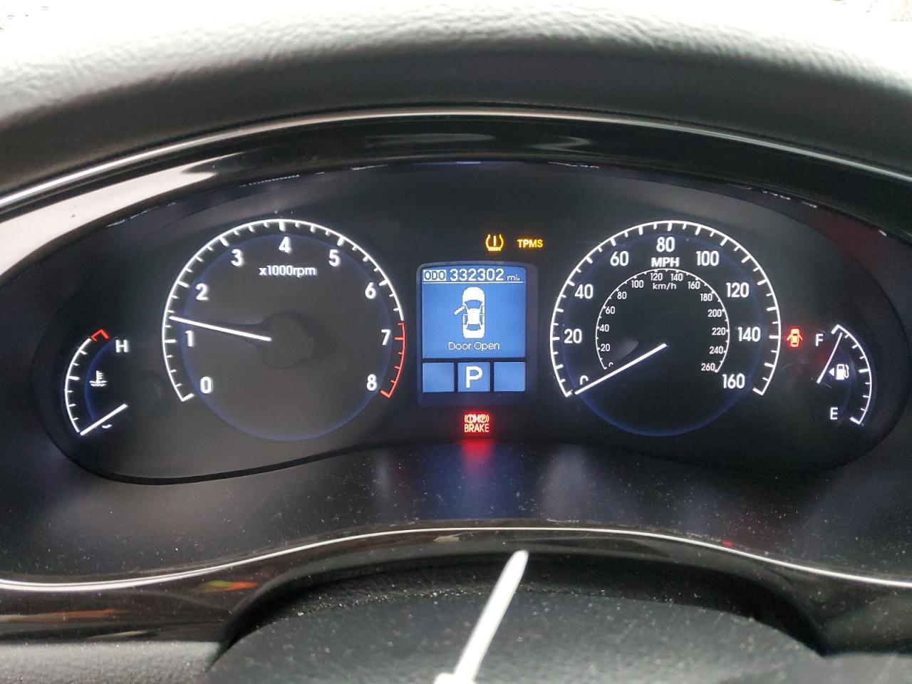 2013 Hyundai Genesis - Image 9