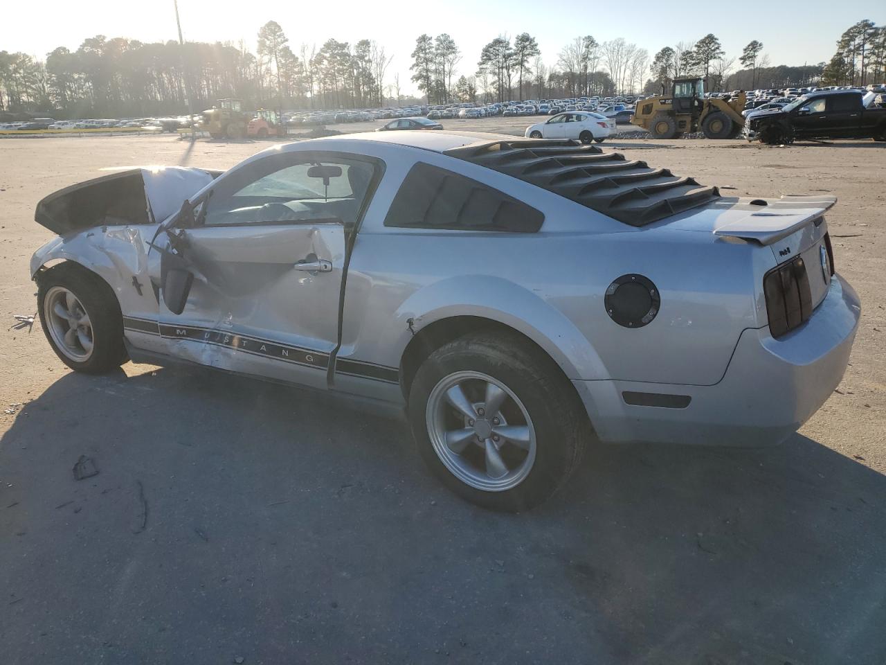 2007 Ford Mustang - Image 2