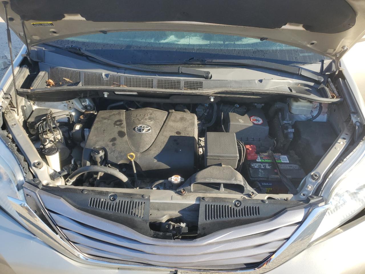 2017 Toyota Sienna - Image 13