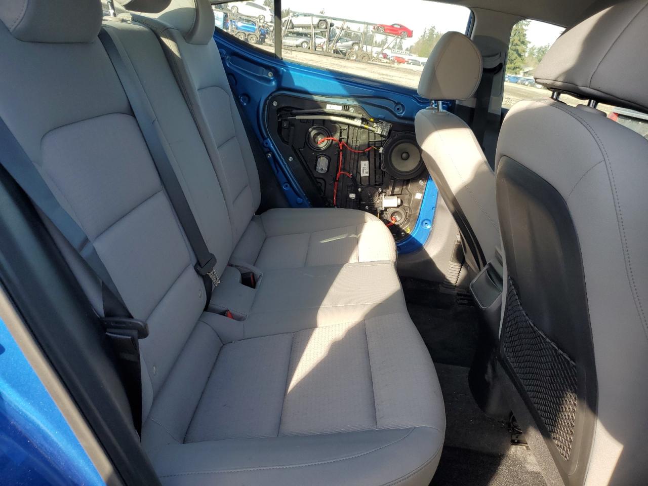 2017 Hyundai Elantra - Image 10