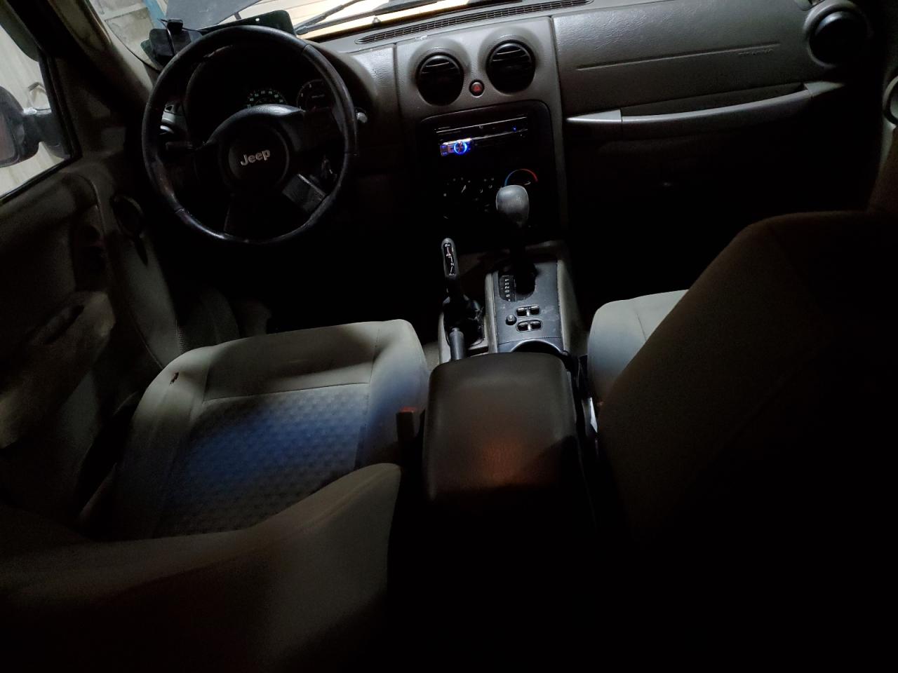 2005 Jeep Liberty (North America) - Image 8