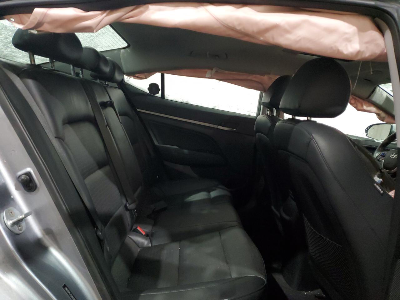 2017 Hyundai Elantra - Image 10