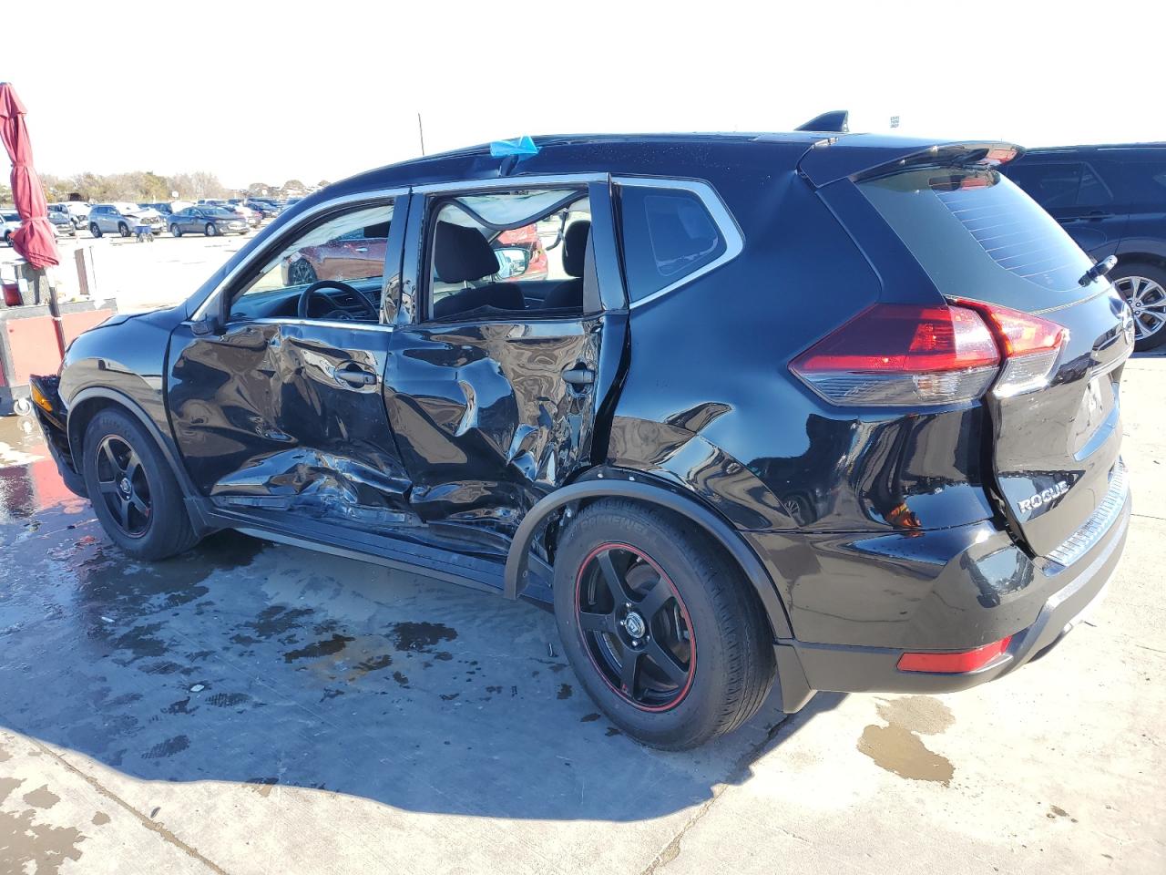 2018 Nissan Rogue - Image 2