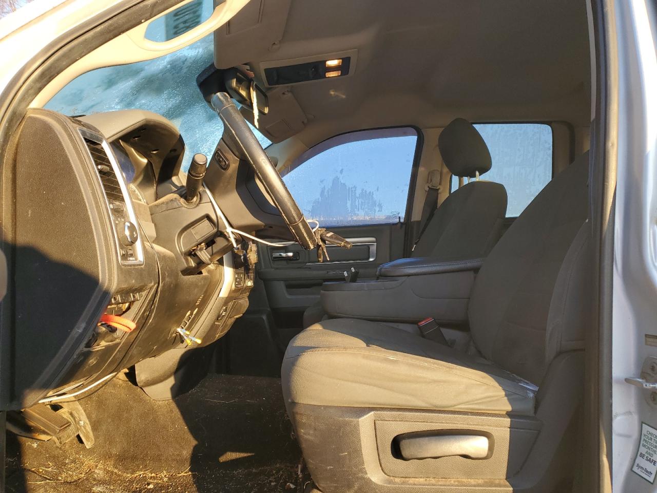 2014 RAM 1500 - Image 7