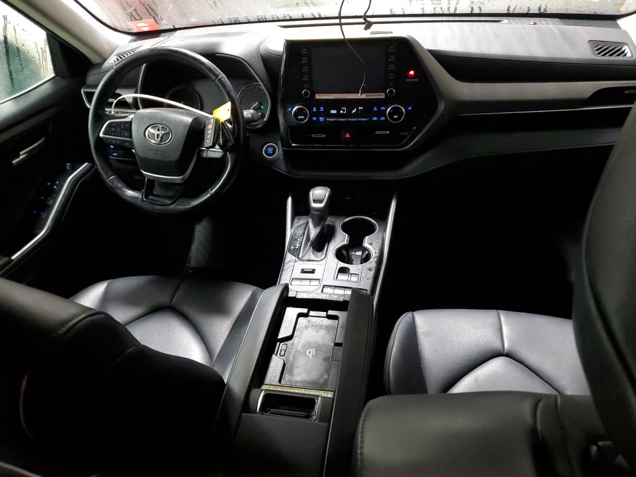 2022 Toyota Highlander - Image 8