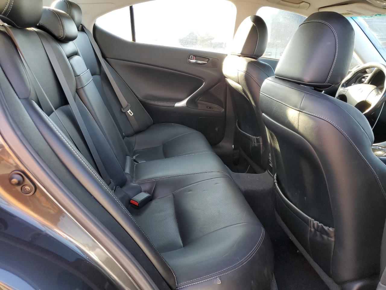2010 Lexus IS - Image 10