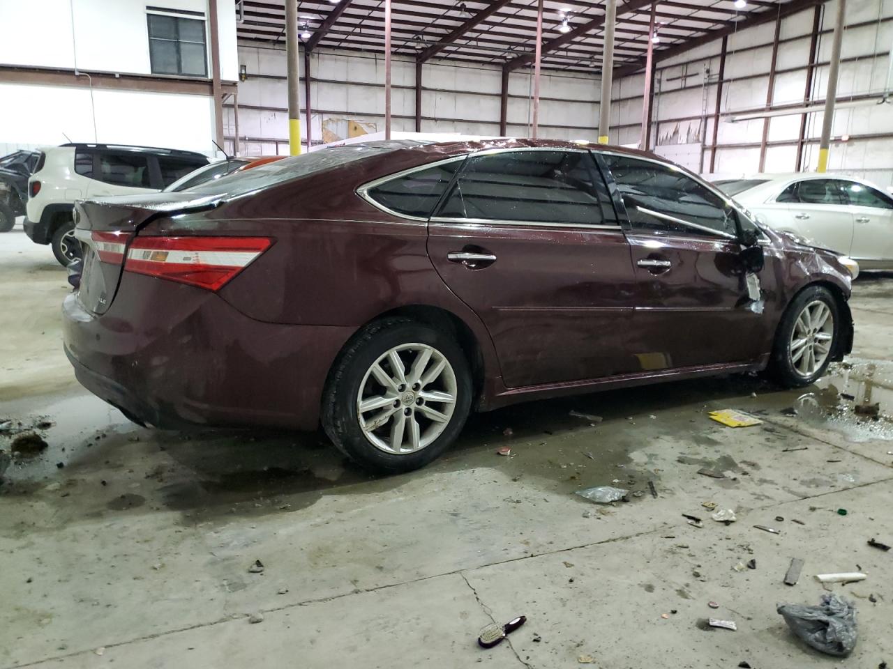 2013 Toyota Avalon - Image 3