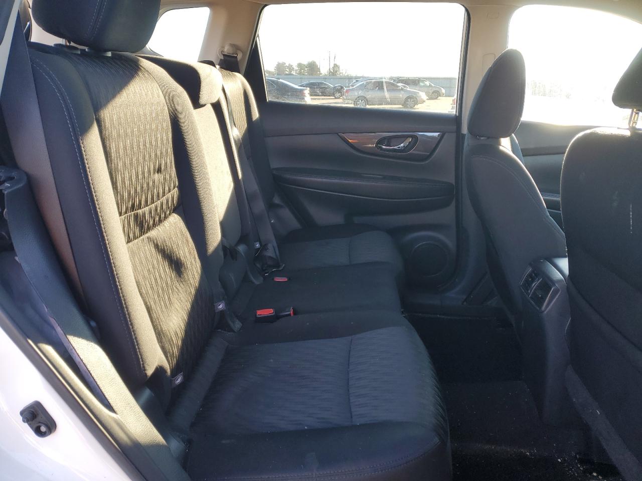 2017 Nissan Rogue - Image 11