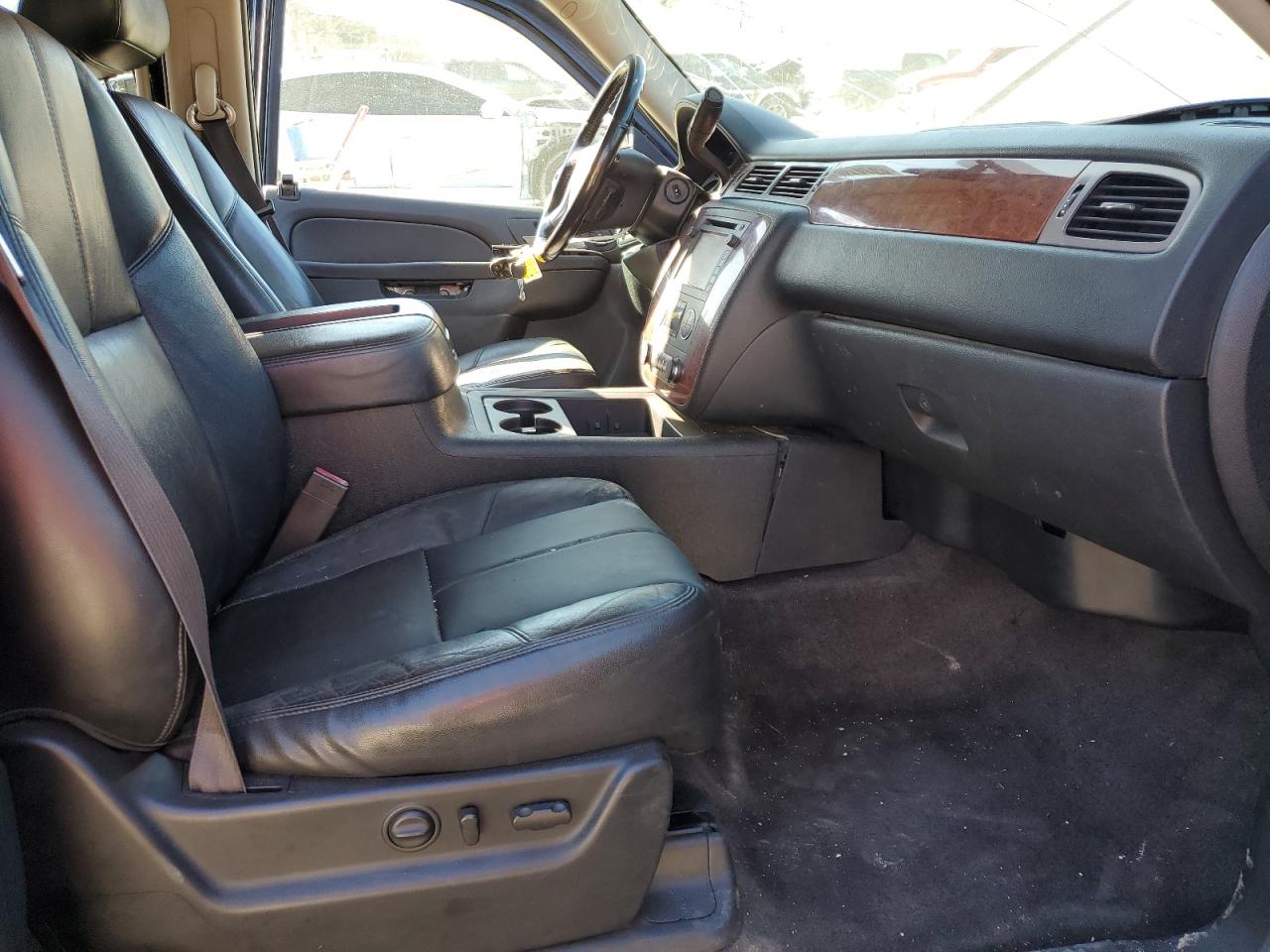 2014 Chevrolet Suburban - Image 7