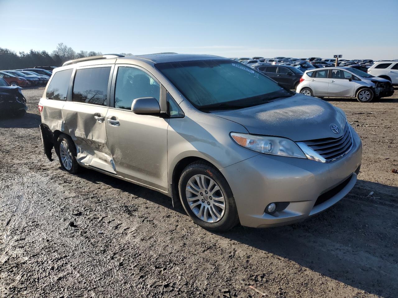 2015 Toyota Sienna - Image 4