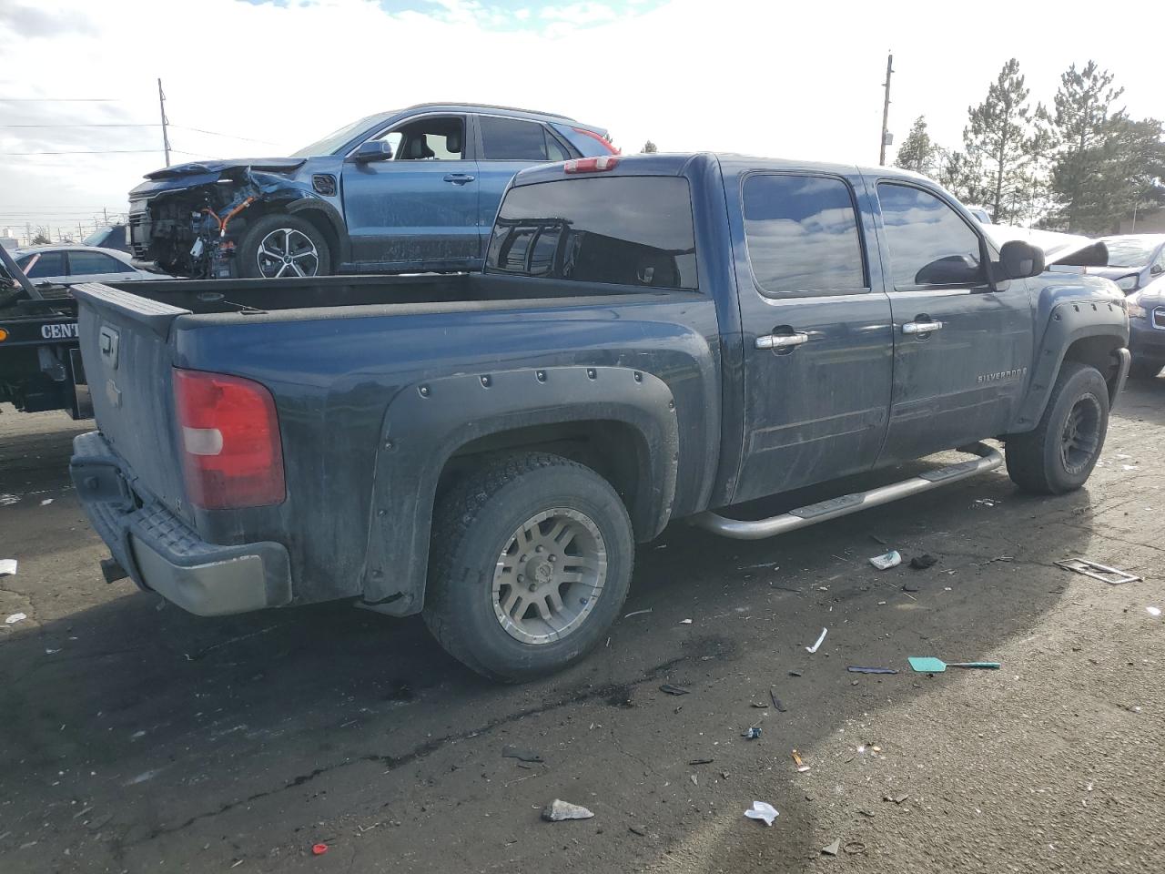 2007 Chevrolet Silverado - Image 3