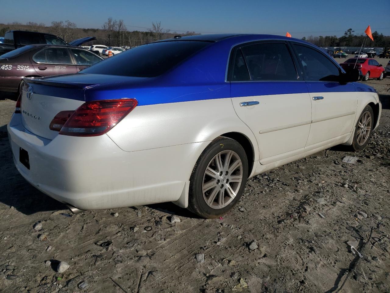 2010 Toyota Avalon - Image 3