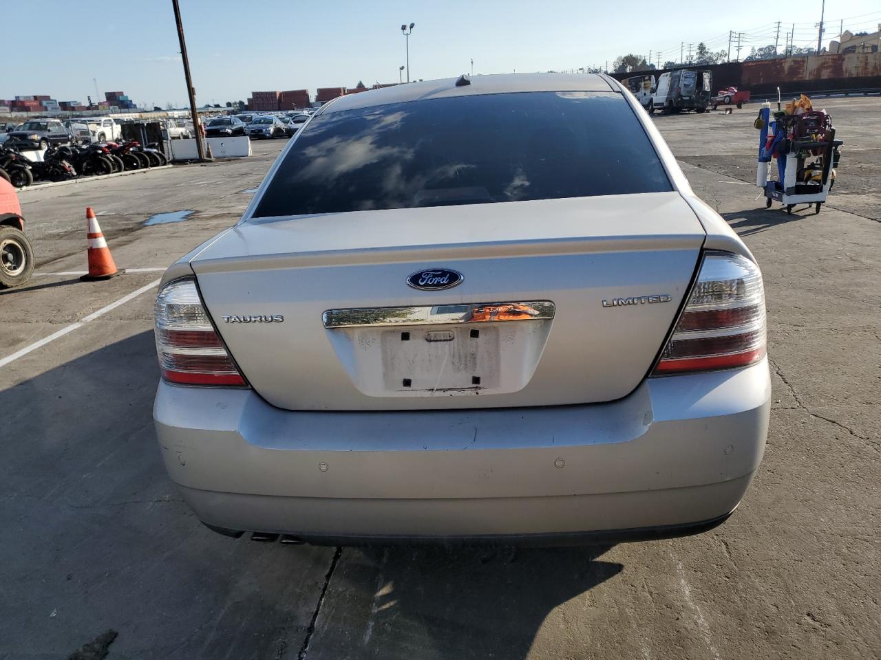 2008 Ford Taurus Limited VIN: 1FAHP25W88G126588 Lot: 42824275