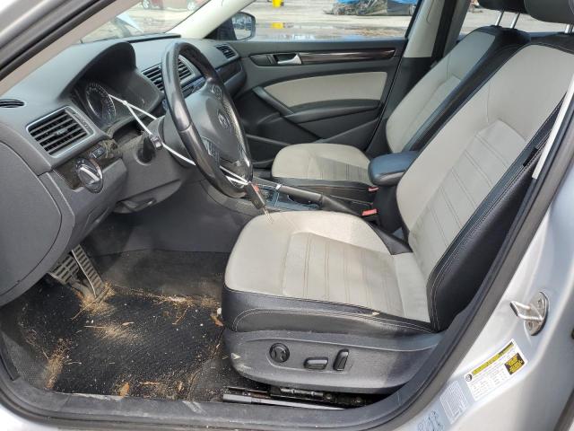 Sedans VOLKSWAGEN PASSAT 2015 Srebrny