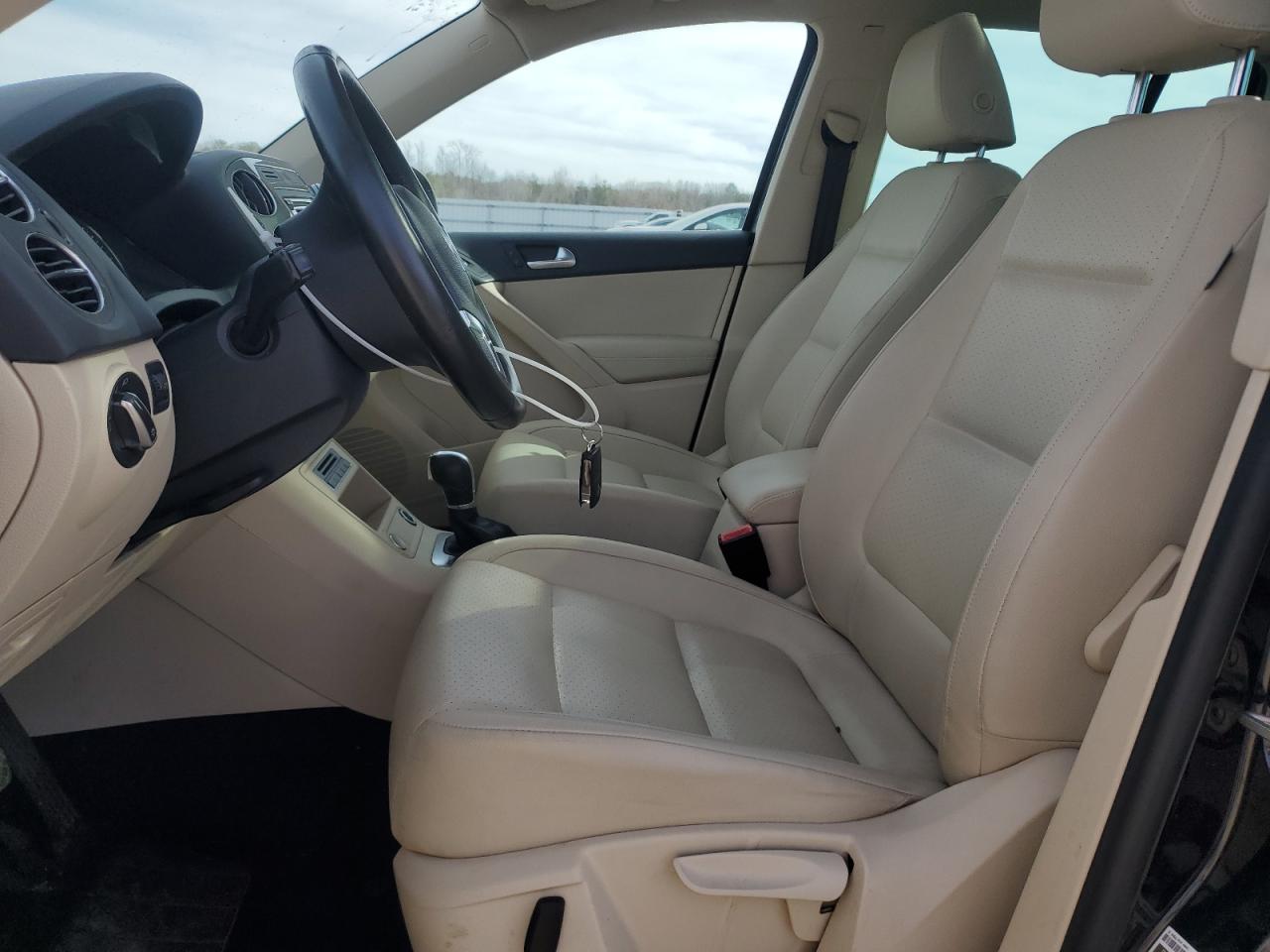 2015 Volkswagen Tiguan - Image 7