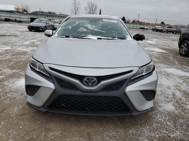  TOYOTA CAMRY 2018 Srebrny