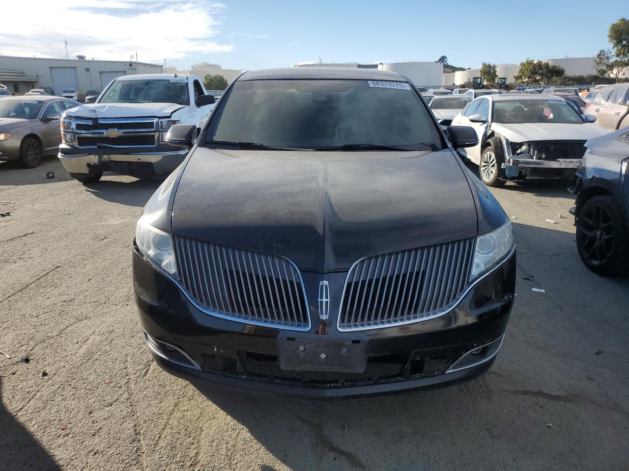 2014 Lincoln MKT - Image 5