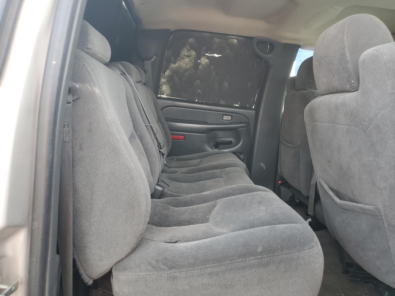 2005 Chevrolet Silverado - Image 10