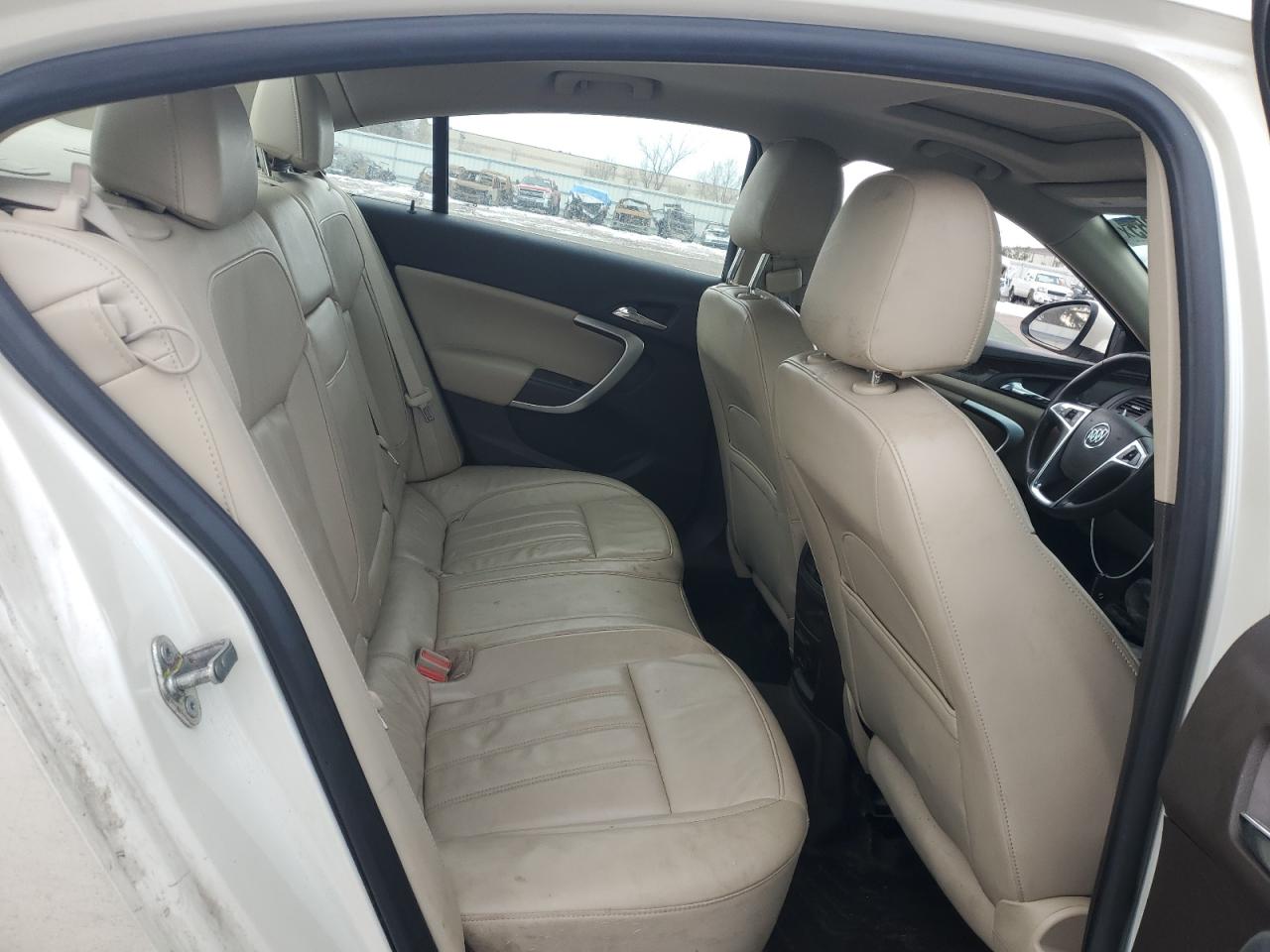 2013 Buick Regal - Image 10