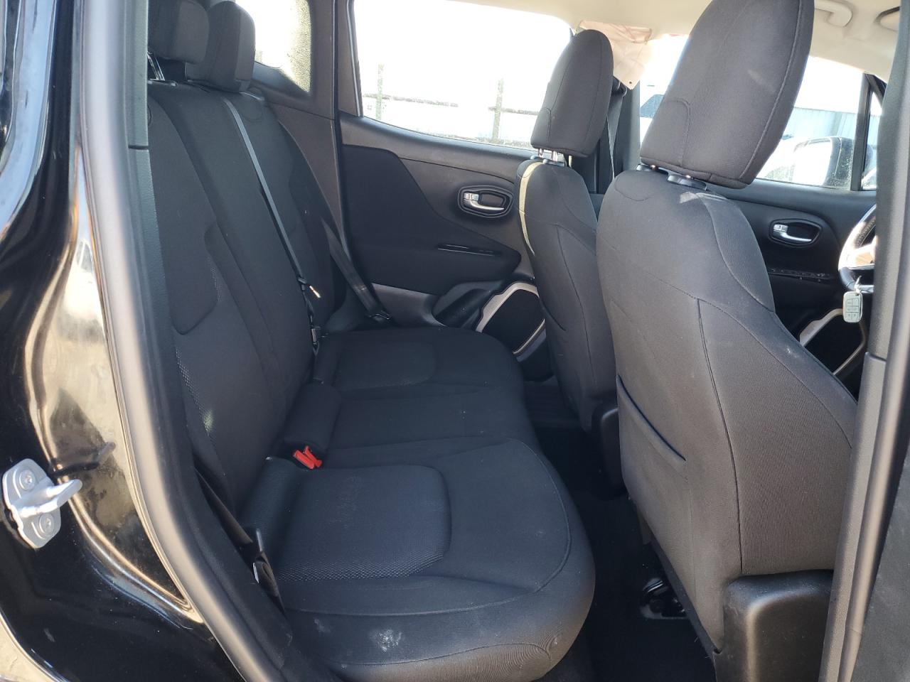 2016 Jeep Renegade - Image 12