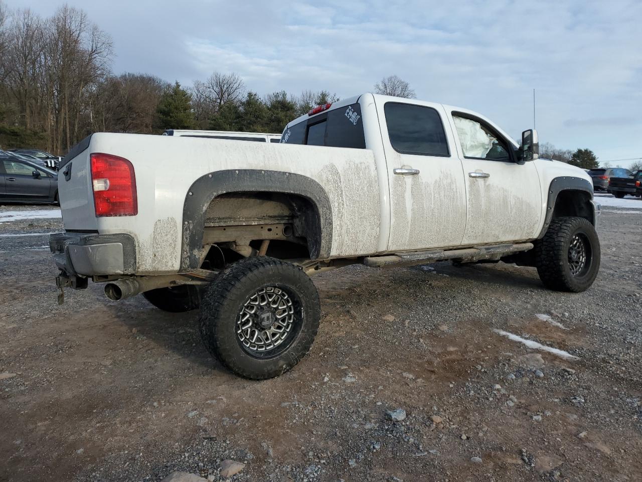 2011 Chevrolet Silverado - Image 3