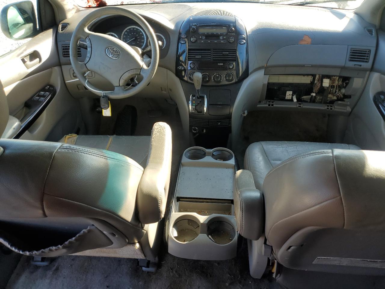 2005 Toyota Sienna - Image 8