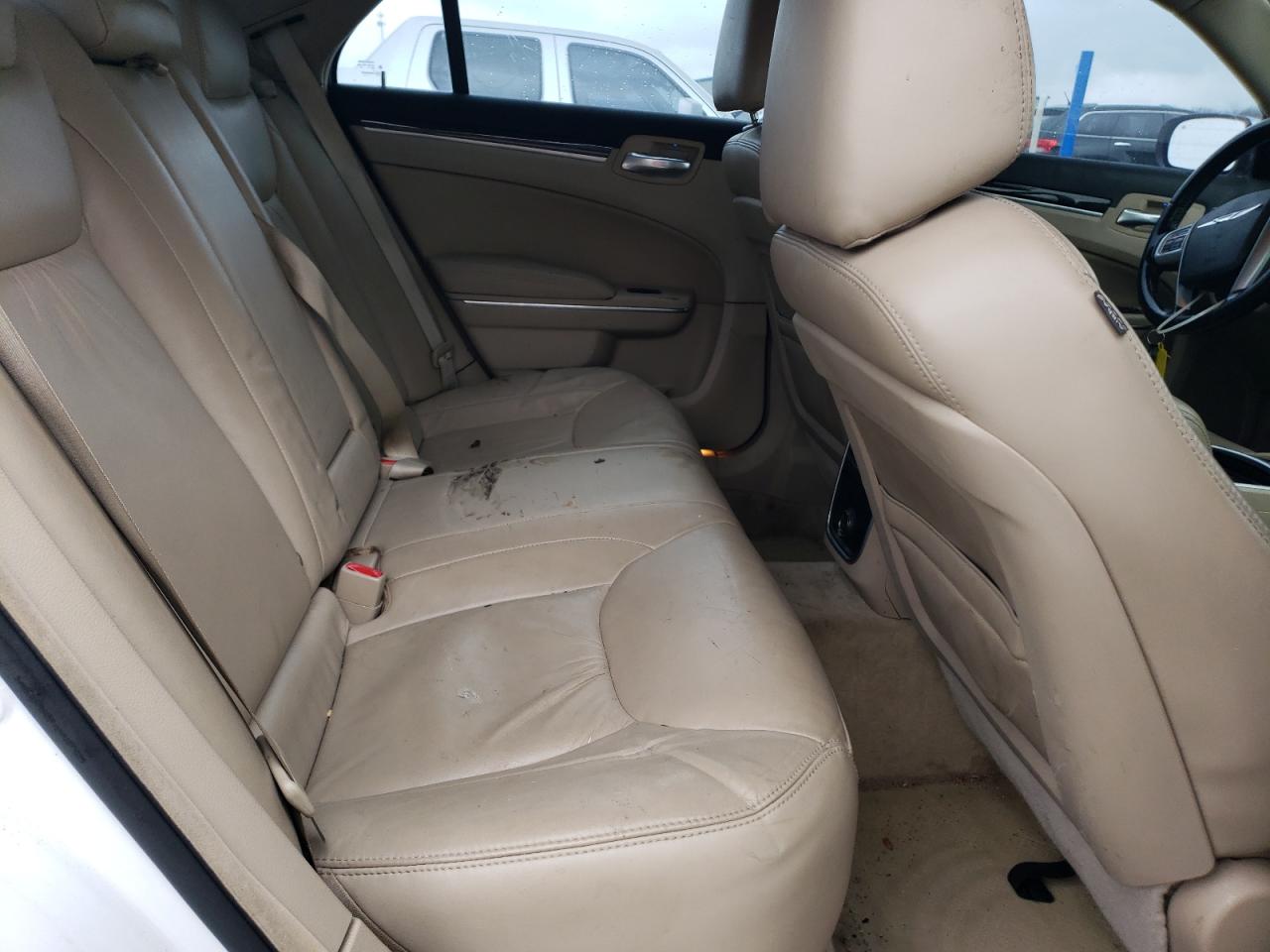 2011 Chrysler 300 - Image 10