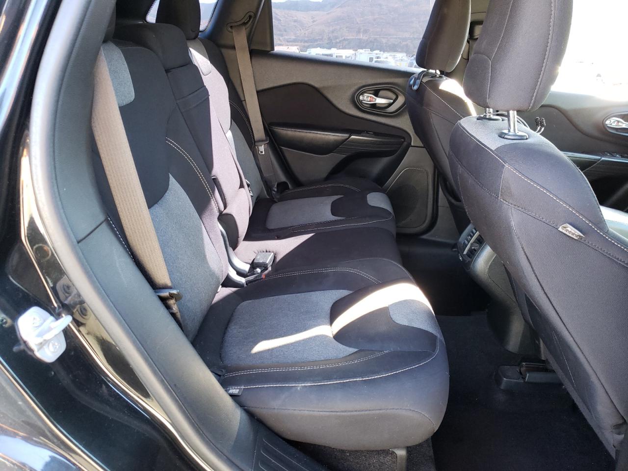 2015 Jeep Grand Cherokee - Image 10