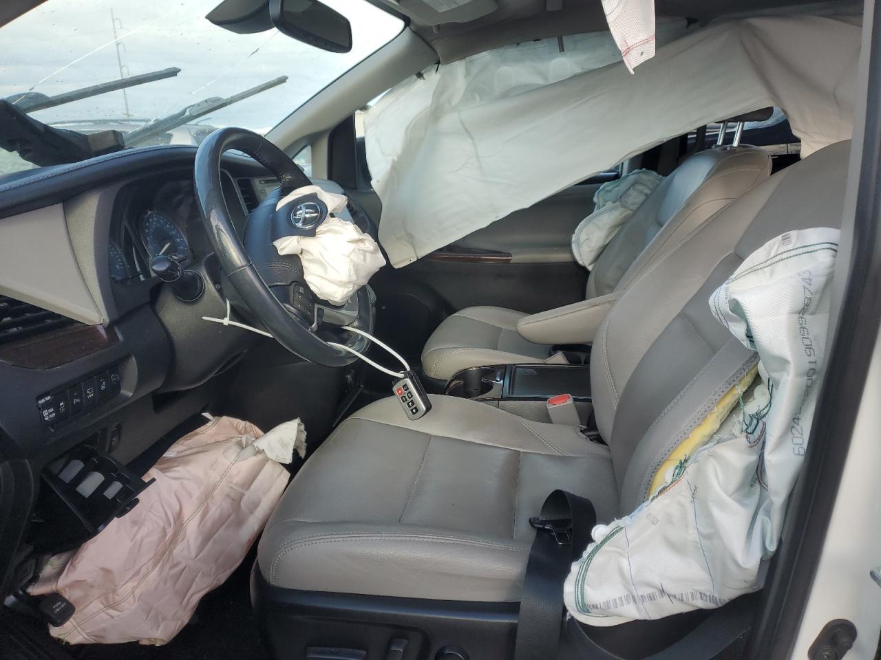 2019 Toyota Sienna - Image 7