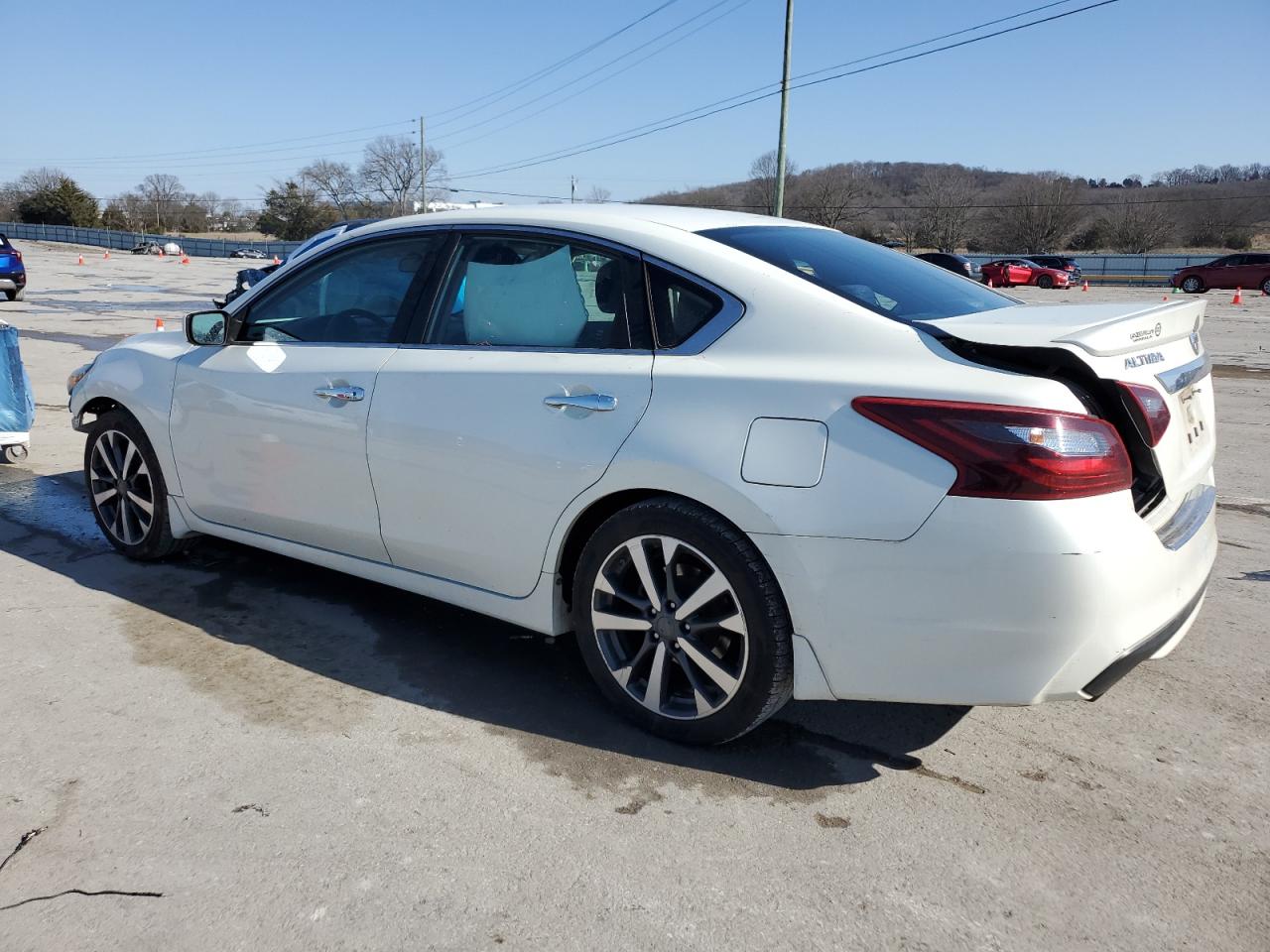 2017 Nissan Altima - Image 2