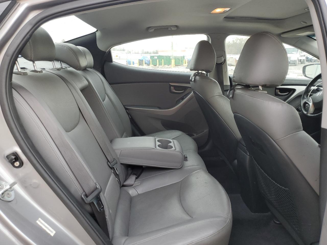 2011 Hyundai Elantra - Image 10