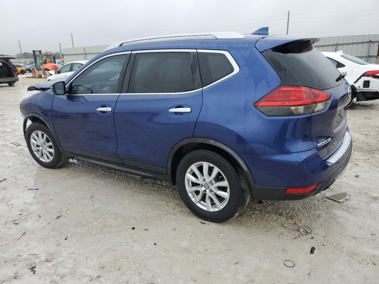 2017 Nissan Rogue - Image 2