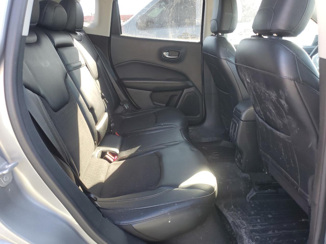 2018 Jeep Compass - Image 12