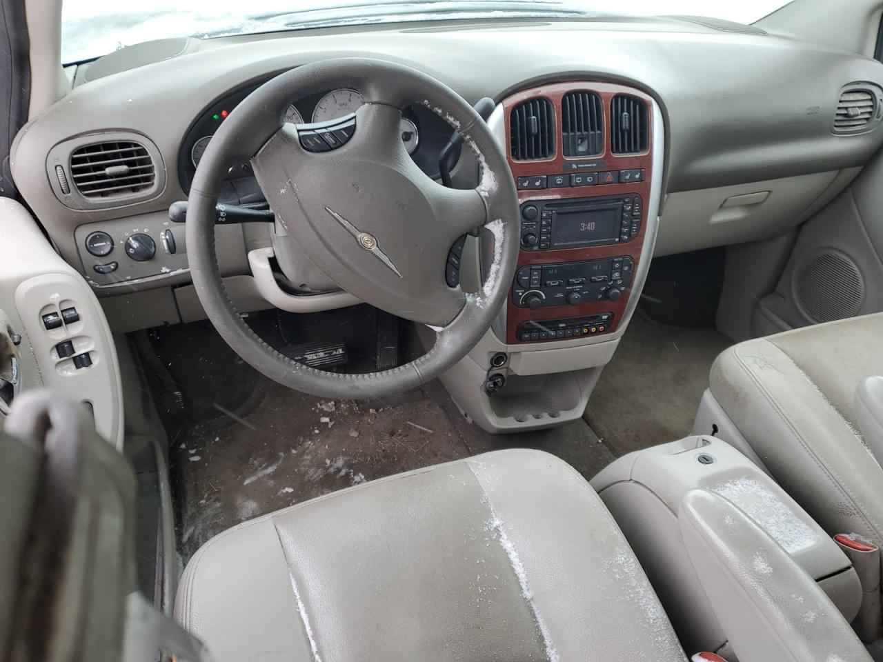 2005 Chrysler Town & Country - Image 8