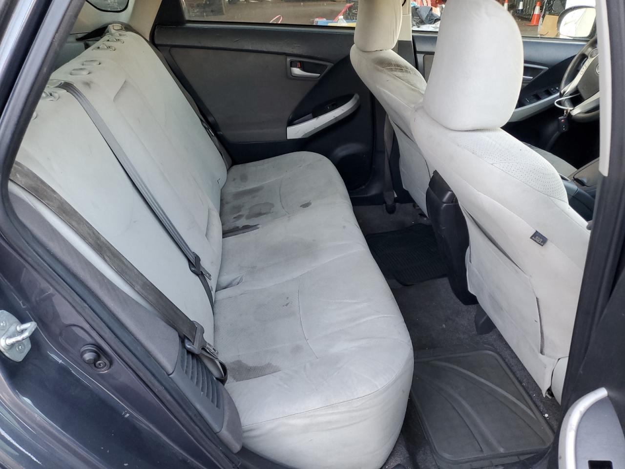 2013 Toyota Prius - Image 10