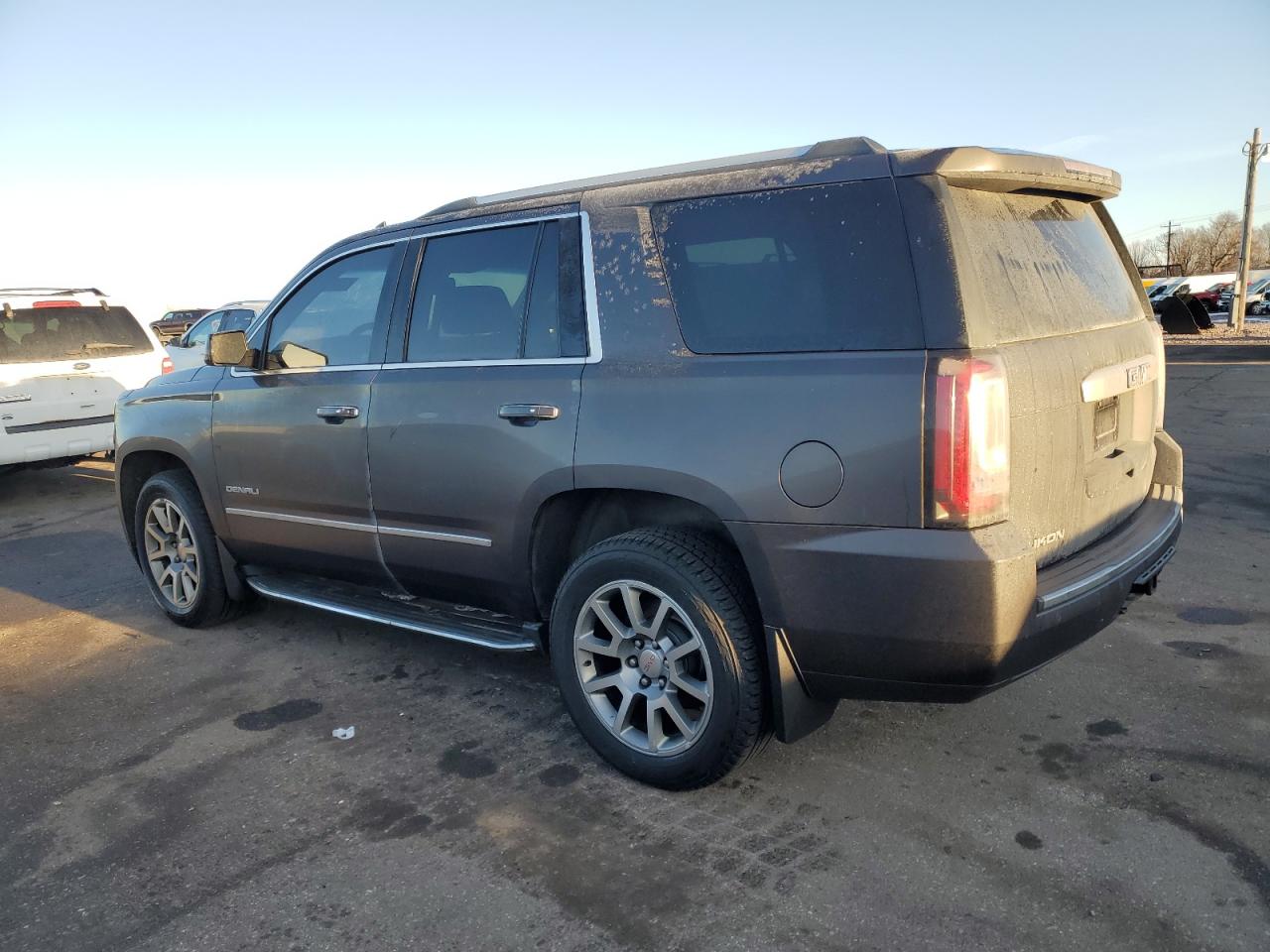 2015 GMC Yukon - Image 2