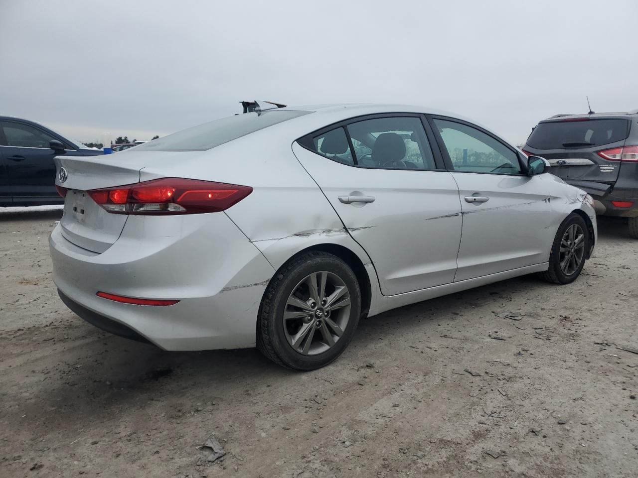2018 Hyundai Elantra - Image 3