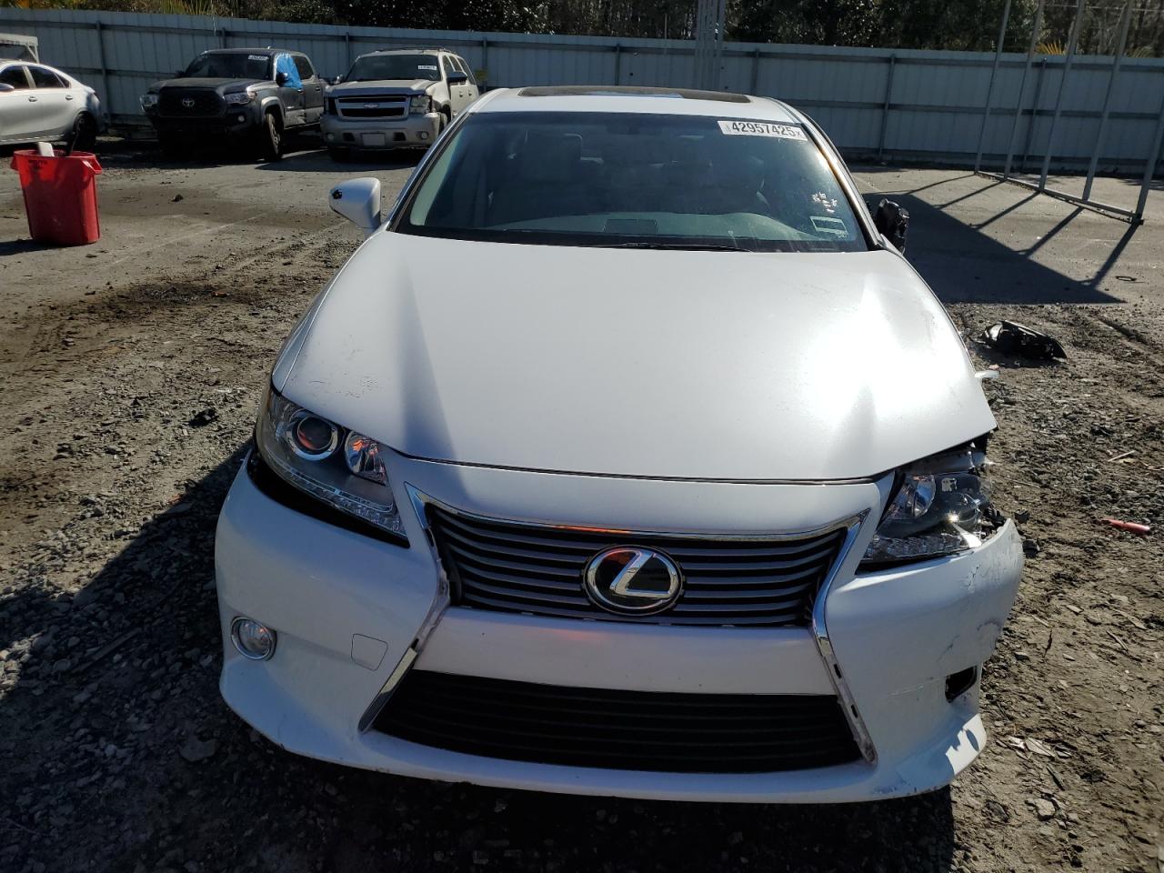 2015 Lexus ES - Image 5