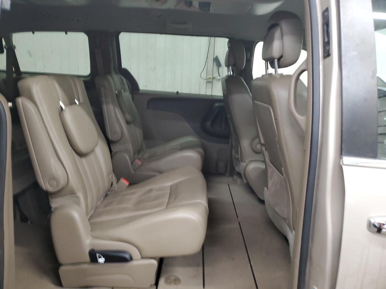 2012 Chrysler Town & Country - Image 11