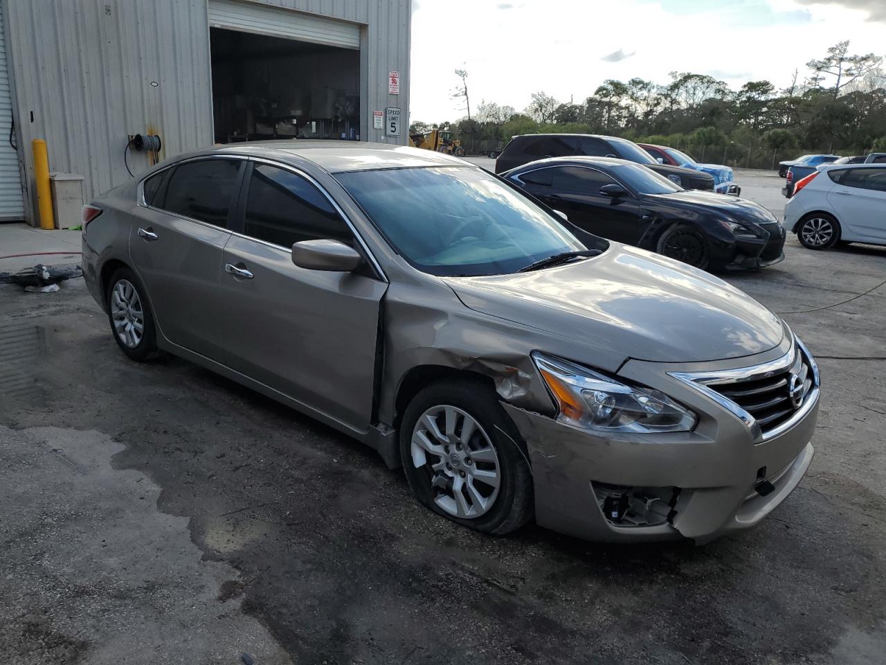 2015 Nissan Altima - Image 4