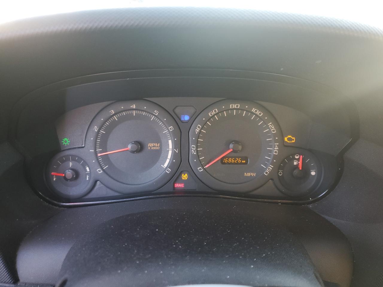 2004 Cadillac SRX - Image 9