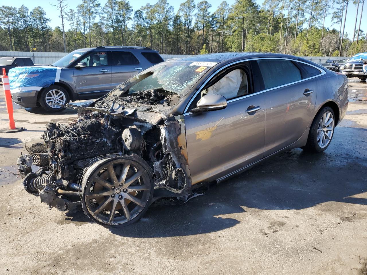 2011 Jaguar Xjl за продажба в Harleyville, SC - Burn