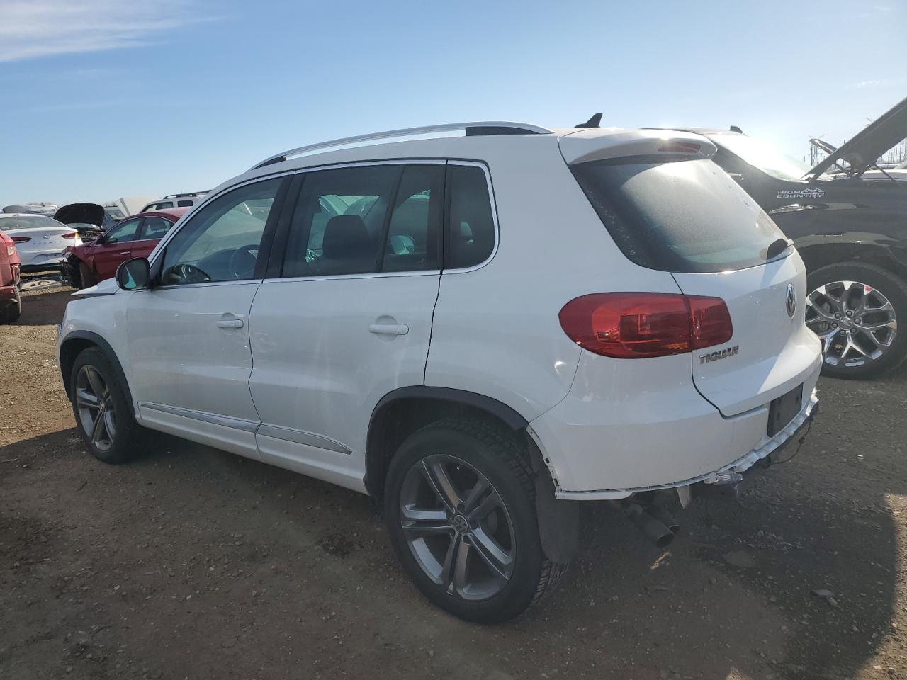2017 Volkswagen Tiguan - Image 2